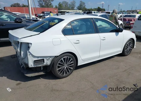 2016 Volkswagen Jetta 1.8T Sport z USA, uszkodzony, nr VIN 3VWD17AJ4GM331845